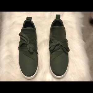 Steve Madden Lancer Sneaker in Olive Green